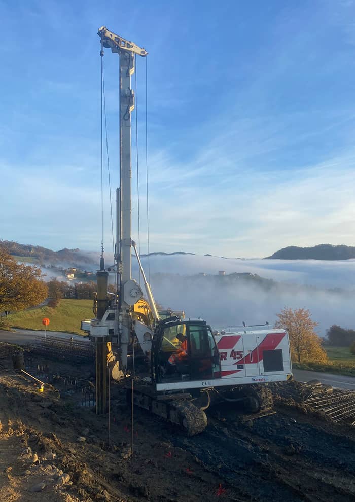 Vendita e noleggio macchine perforatrici - Noleggio Perforatrice Cingolata MAIT HR45